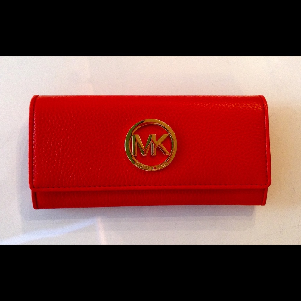 NEW WITH TAG MICHEAL KORS WALLET
